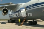 Опубликовано видео встречи первого самолета с российской помощью для Сербии
