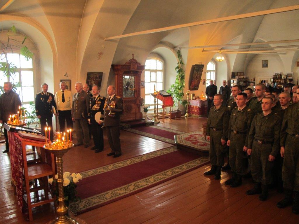 Ветераны и военослужащие в Казанском Храме г. Суздаль.