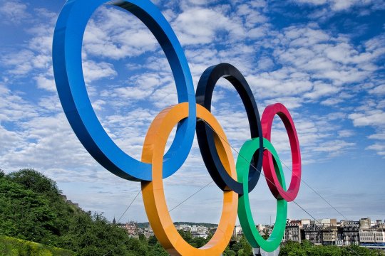 Режиссера церемонии открытия Олимпиады в Токио уволили за шутки о Холокосте