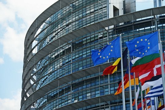 В Европарламенте утвердили доклад с призывом к пересмотру отношений с Россией