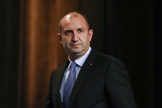 Действующий президент Болгарии Радев набирает 65,7% голосов на выборах