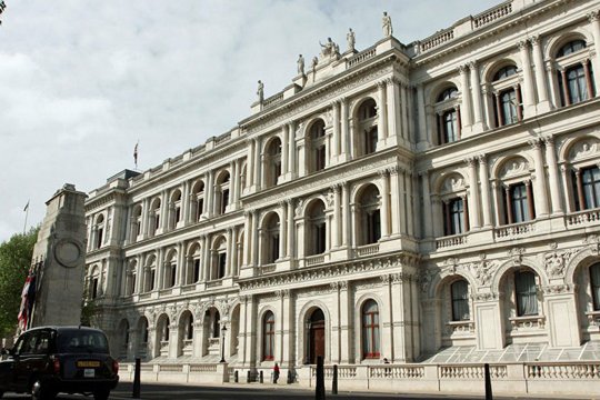 Великобритания отзывает часть сотрудников посольства на Украине