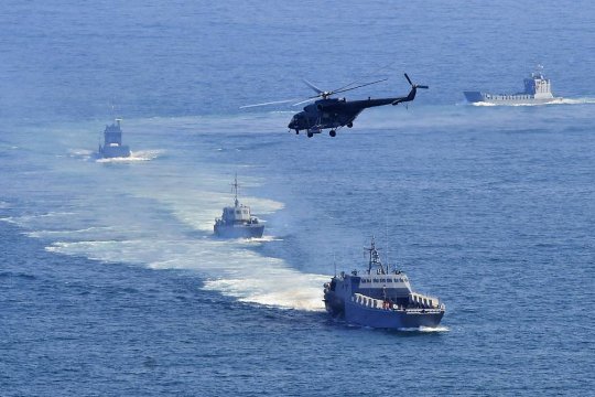 Глава Минобороны Ирландии приветствовал решение России перенести район учений ВМФ
