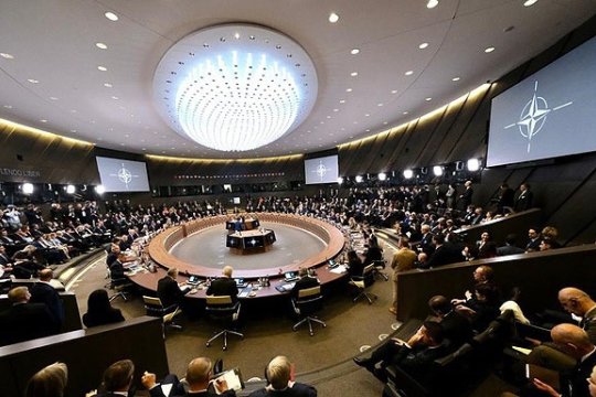 Саммит НАТО в эпицентре мирового кризиса