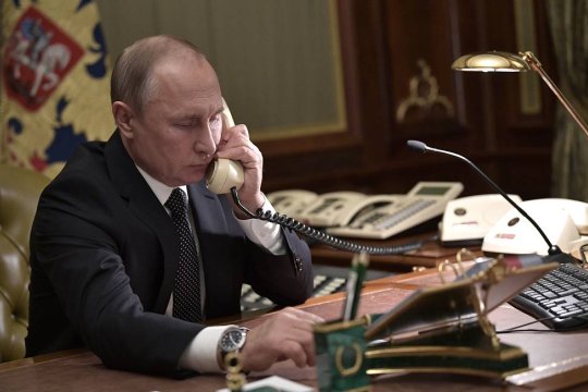 Путин провел телефонный разговор с президентом Алжира