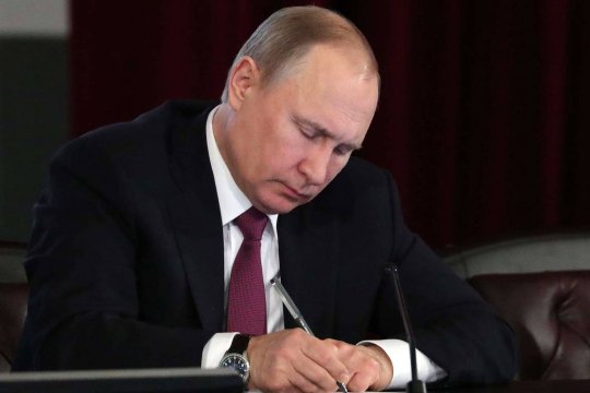 Путин подписал указ об упрощении получения гражданства в Запорожской и Херсонской областях