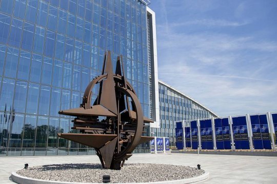 В НАТО заявили Зеленскому о необходимости решения конфликта с Россией «только на поле боя»