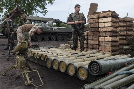 Politico: с конца апреля объемы европейской военной помощи Украине снижаются