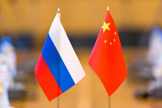 Глава МИД Китая предложил усилить стратегическое сотрудничество с РФ на фоне ситуации с Тайванем