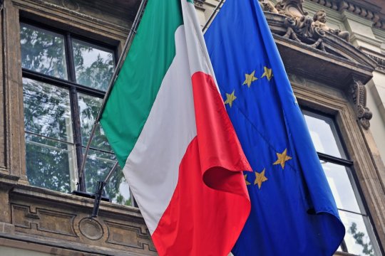 Евродепутаты от Италии потребовали объяснений от главы ЕК о выборах в республике
