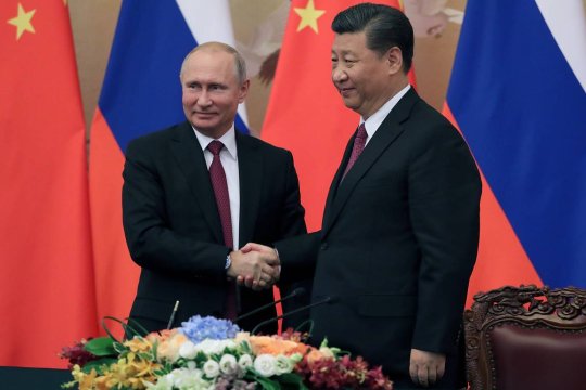 Foreign Affairs: стремление противостоять одновременно России и Китаю приведет США к провалу