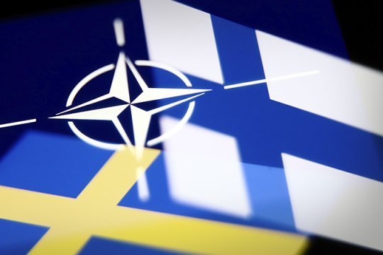 Чавушоглу заявил о возможности раздельного принятия в НАТО Финляндии и Швеции