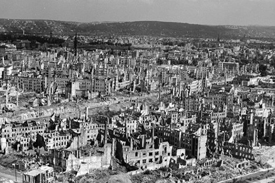 «Огненный смерч» или как британские ВВС стирали с лица земли немецкие города