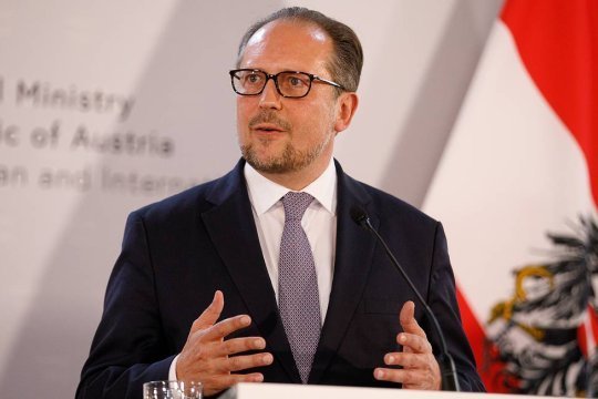 Глава МИД Австрии считает невозможным отдаление Европы от России
