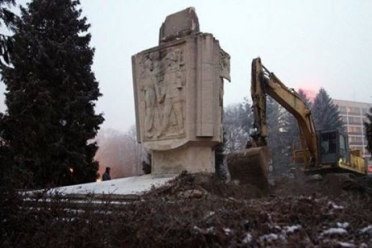 В посольство России в Болгарии сообщили об осквернении памятника Советской армии