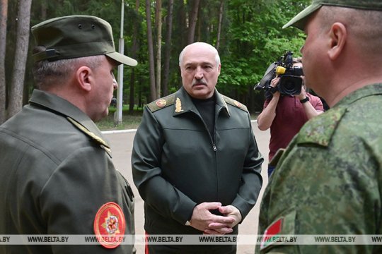 Лукашенко заявил о приведении войск ПВО и ВВС Белоруссии в боевую готовность