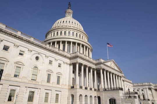 В Сенате одобрили законопроект о повышении потолка госдолга США
