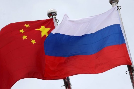 В МИД Китая сообщили о поддержании стратегического диалога между лидерами КНР и России  