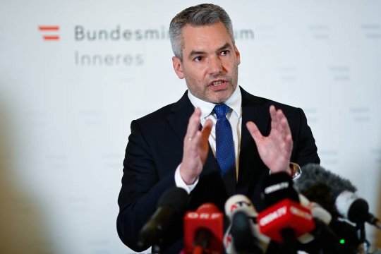 На саммите ЕС согласовали 12-ый пакет антироссийских санкций в отсутствие канцлера Австрии