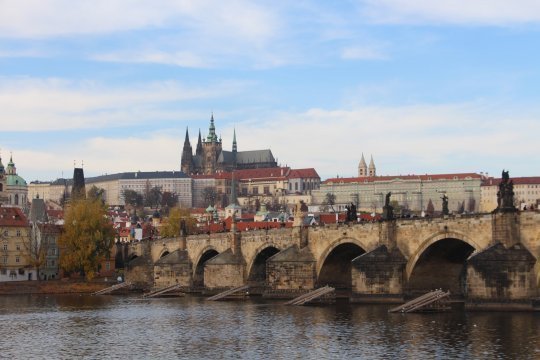 В результате стрельбы в центре Праги есть убитые и раненные