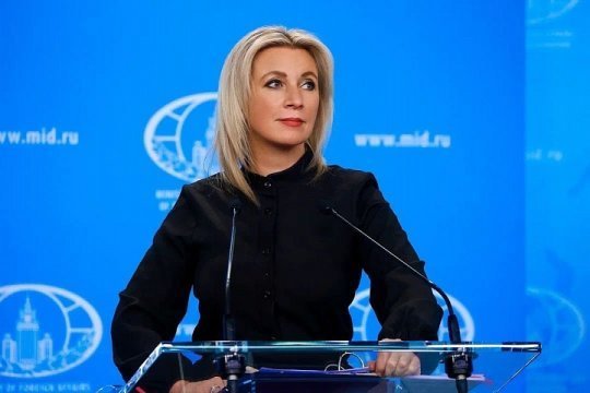 Захарова предложила Макрону прекратить поставки вооружений Украине