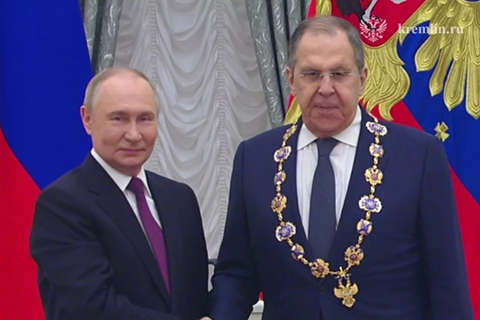 Владимир Путин вручил Сергею Лаврову Орден Андрея Первозванного