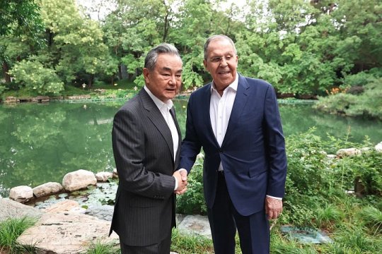 Главы МИД КНР и РФ Ван И и Сергей Лавров провели переговоры в Пекине
