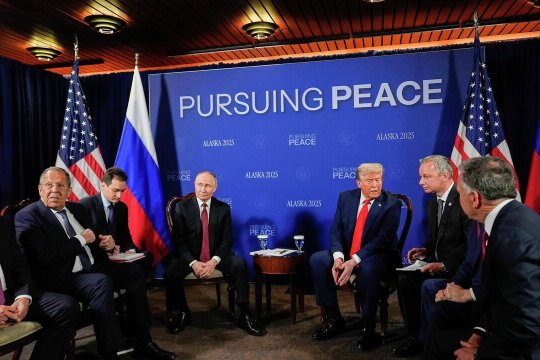 На Аляске начались переговоры Путина и Трампа
