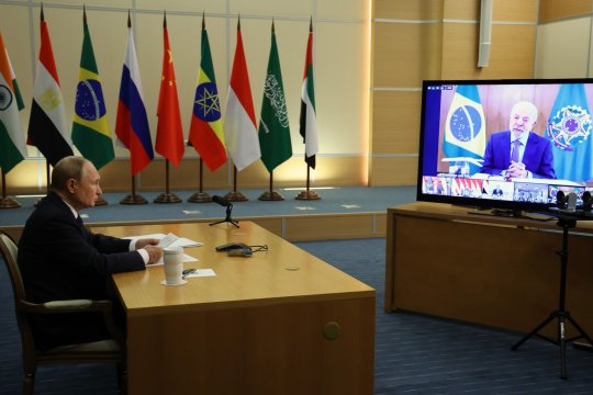 Путин принял участие во внеочередном саммите БРИКС