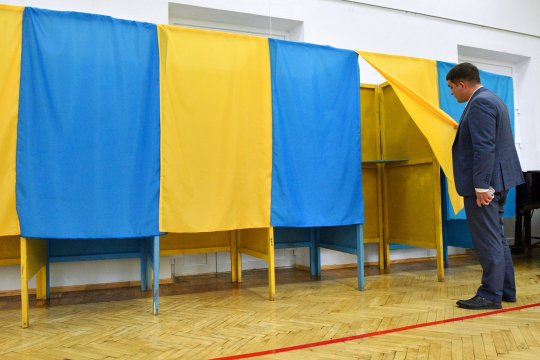 Кому нужны выборы на Украине?
