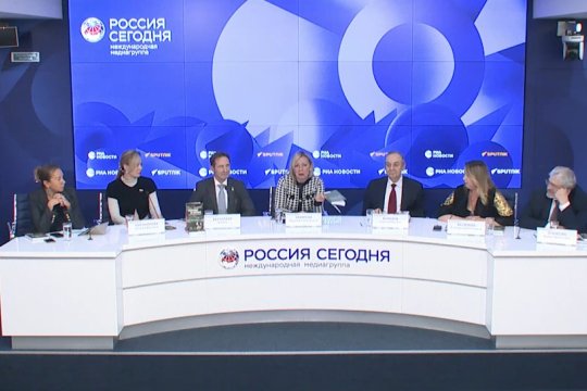 Захарова посоветовала Пугачевой почитать книгу Бертолази о конфликте на Украине