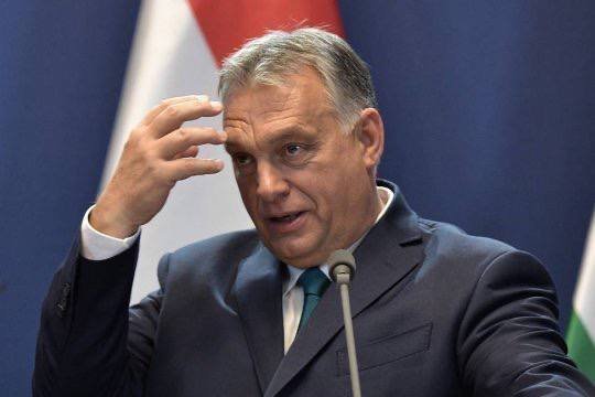 Орбан заявил о намерении провести телефонный разговор с Путиным 17 октября