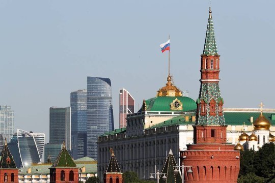 Песков указал на быстрый рост политической неопределенности на Украине