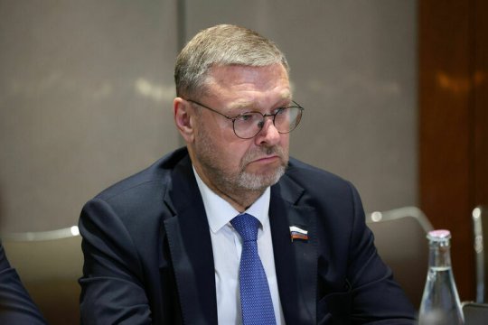 Сенатор Косачев в формате «открытого диалога» провел встречу с молодыми парламентариями