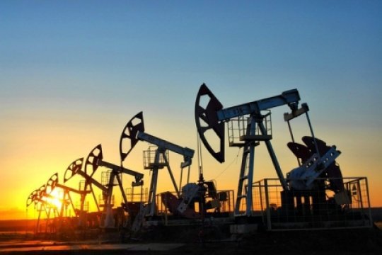 Bloomberg: мировые запасы нефти истощаются из-за войны в Иране