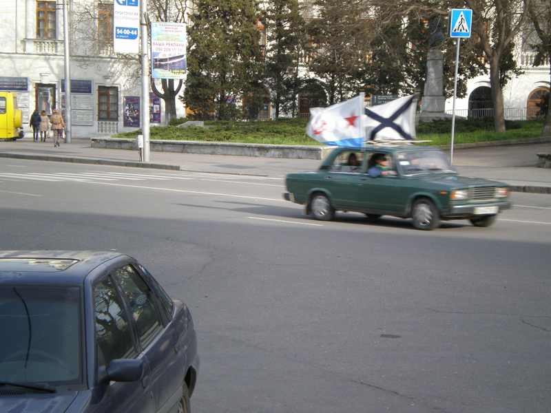 Андреевский флаг на улицах Севастополя