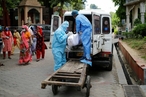 В Индии зафиксированы новые пиковые значения смертности от коронавируса