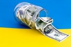 Агентство Bloomberg напомнило об обязательствах Украины перед кредиторами на сумму в 1,4 миллиарда долларов