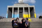 Сотрудники российских загранучреждений в Словакии возложили венки к осквернённому в Братиславе мемориалу павшим советским воинам