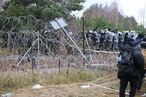Группе мигрантов удалось прорваться через белорусско-польскую границу