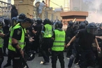 Националисты устроили драку с силовиками у офиса Зеленского