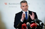 Канцлер Австрии посетовал на медленное воздействие санкций на российскую экономику