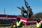 Президент Латвии поддержал решение сейма о сносе памятника Освободителям Риги