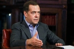 Медведев заявил о необходимости продвигать идею достижения мира с Украиной на российских условиях