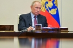 Путин поручил перевести операции по продаже газа недружественным странам в рубли