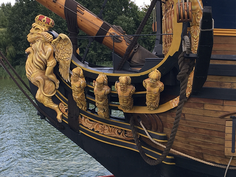 Палуба на корме. Гото Предестинация корабль палуба. Гото Предестинация такелаж. Корабль «гото Предестинации» гальюнная фигура. Галеон 17 века гальюн.
