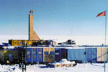 Буровая вышка на российской станции Восток в Центральной части Восточной Антарктиды (фото из архива В.М.Котлякова)